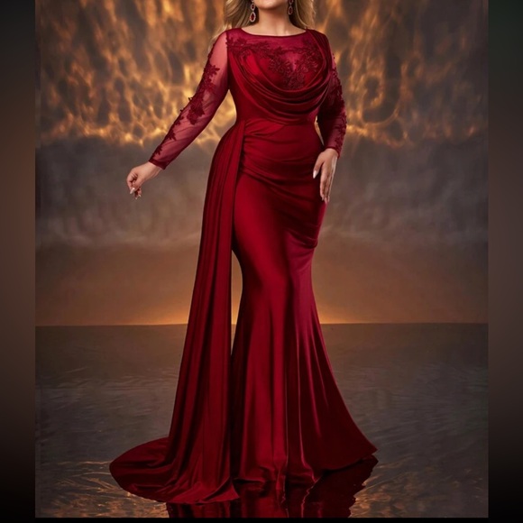 Elegant Burgundy Lace Evening Gown - Picture 3 of 7